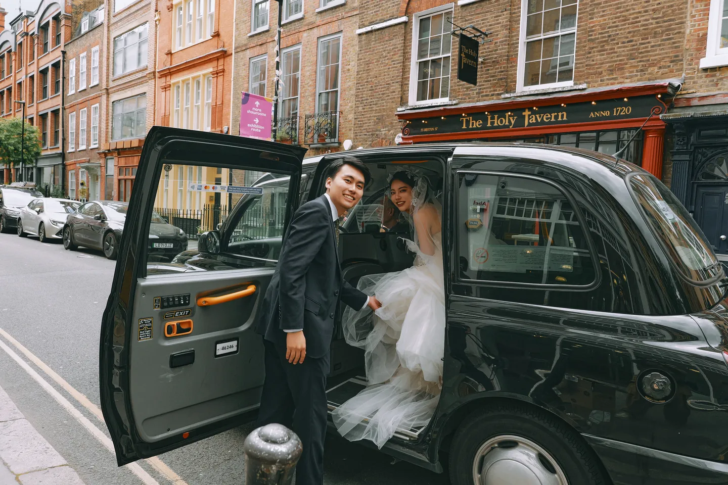 Two looks, one London story., frame 10