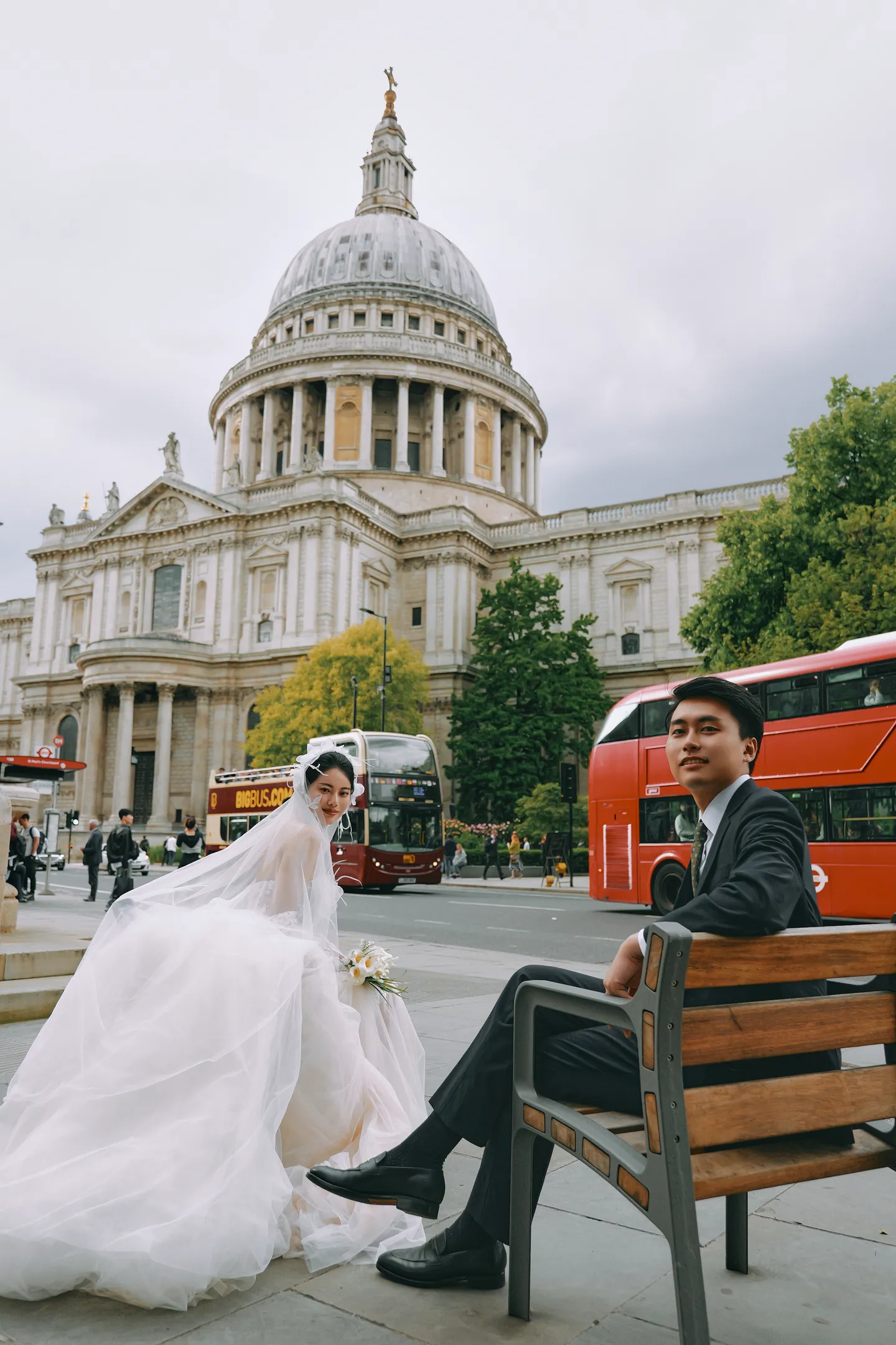Two looks, one London story., frame 11